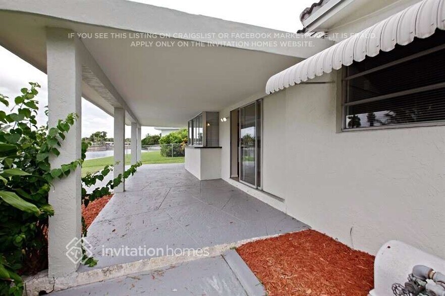 Building Photo - 1612 W River Dr