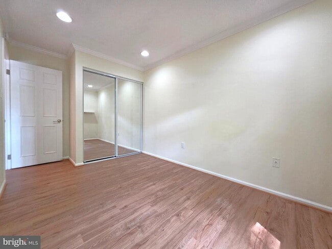 Building Photo - 7758 New Providence Dr