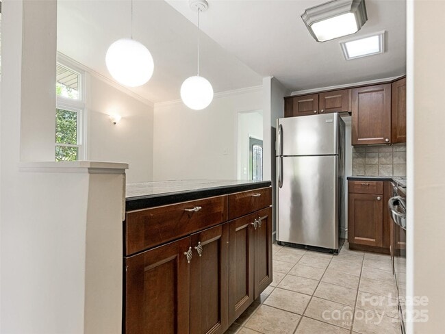 Building Photo - 553 Kenlough Dr