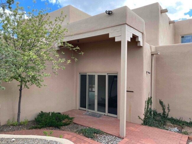 Building Photo - 4 Old Agua Fria Rd E