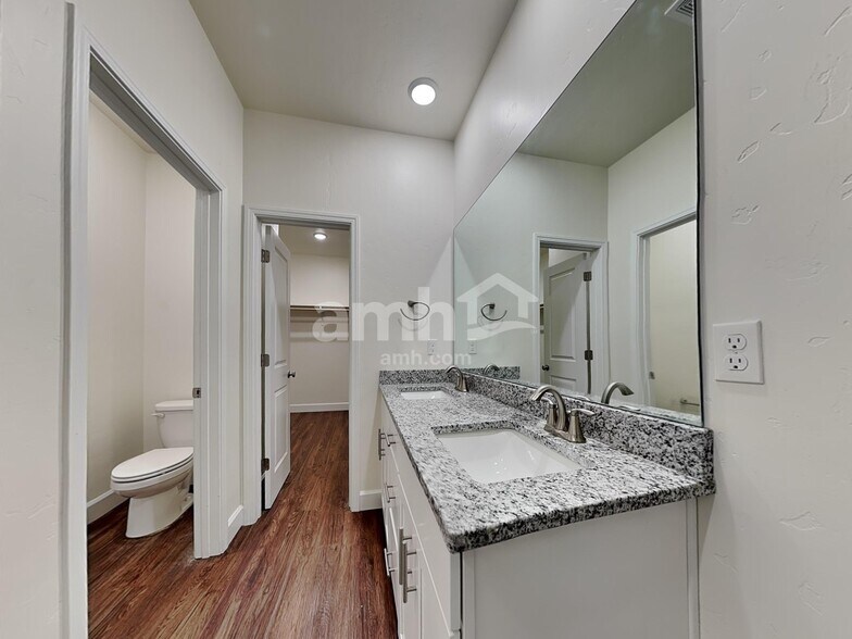 Building Photo - 3465 S Bartlett Ave