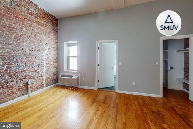 Building Photo - 231 E North Ave