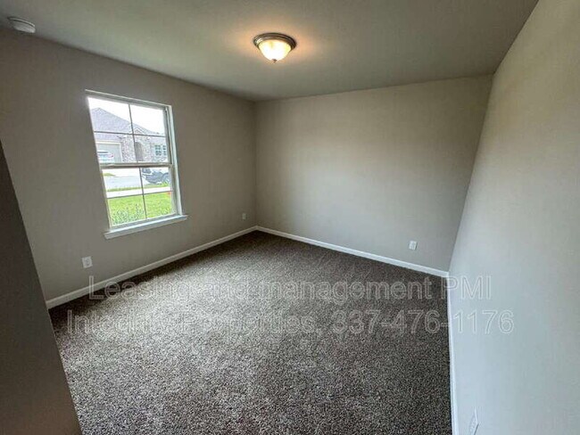 Building Photo - 229 Sidney Oaks Dr