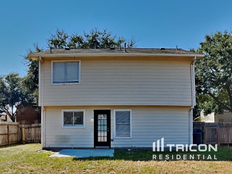 Building Photo - 12844 Edgewood Park Dr