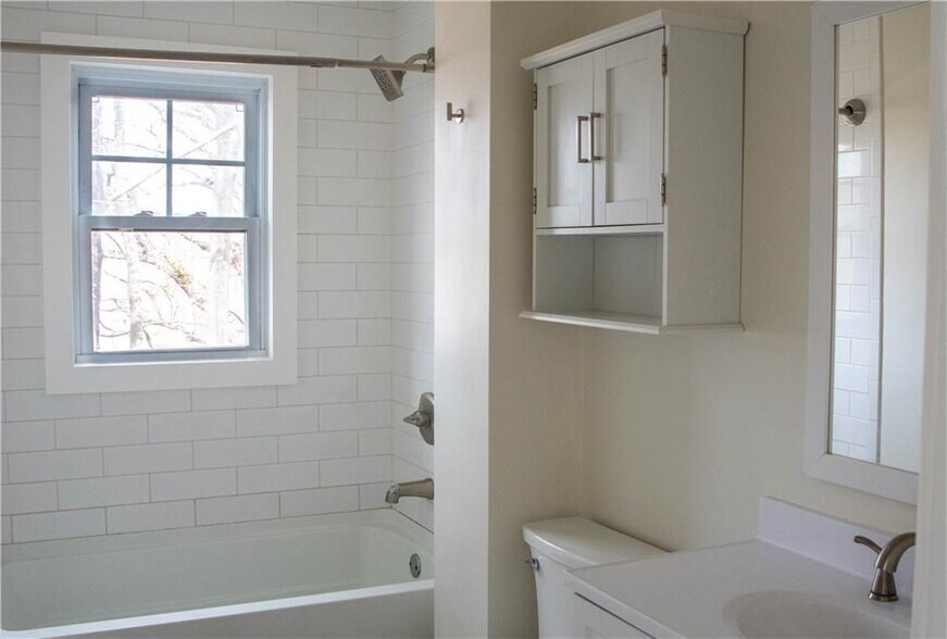 Building Photo - 457 Carolina Back Rd