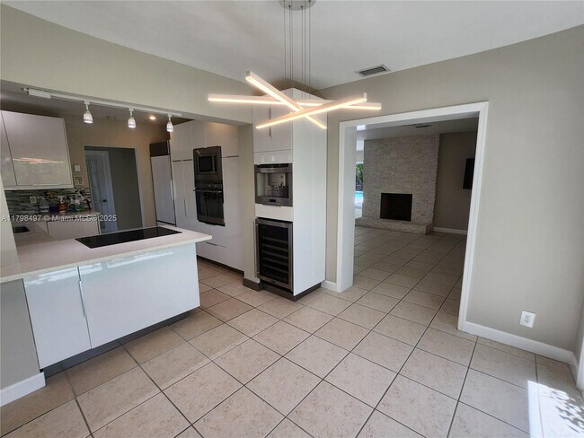 Building Photo - 2600 Acacia Ct