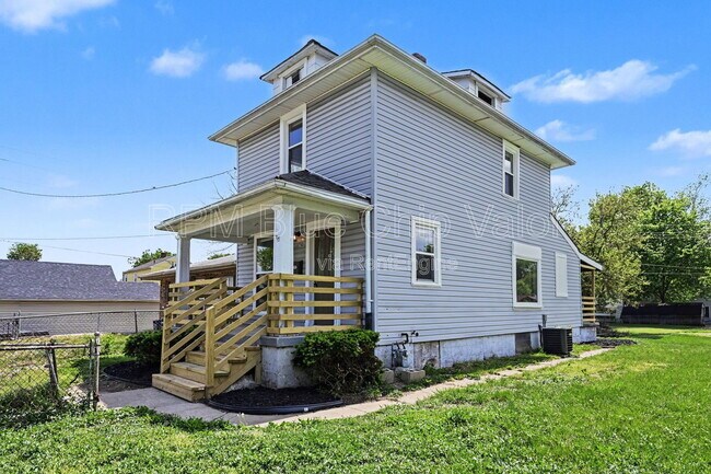 Building Photo - 1710 Lawn Ave