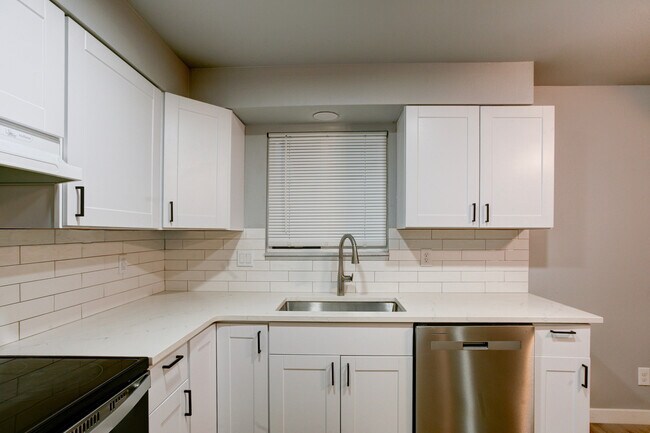 Building Photo - 1806 W 21st Ave