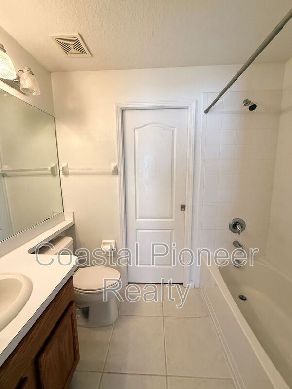 Building Photo - 2345 Roanoke Springs Dr