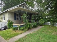 Building Photo - 3bd/1ba Cottage on private street with a s...