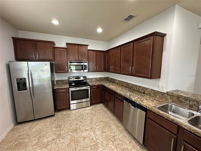 Building Photo - 6568 S Goldenrod Rd