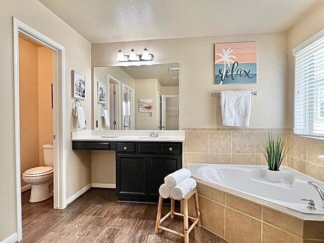 Building Photo - 11235 Silver Rose