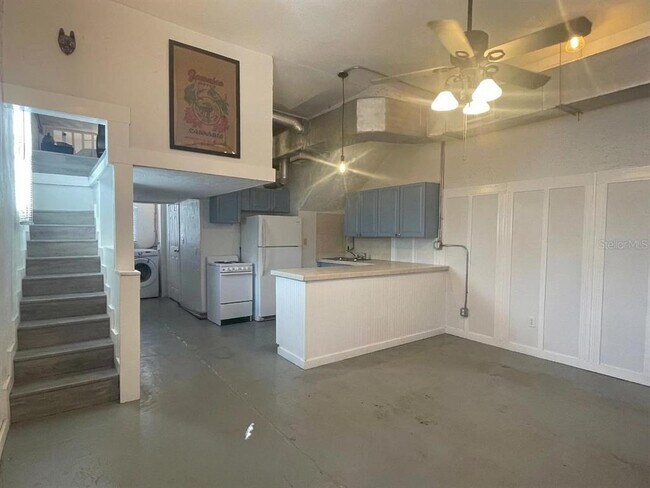 Building Photo - 2305 W Texas Ave