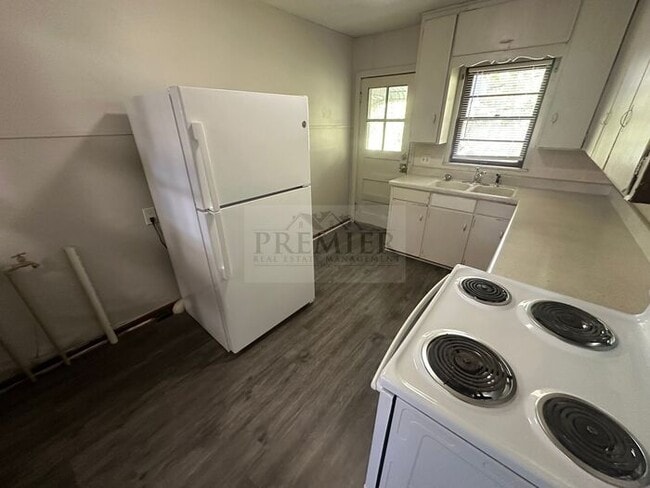 Building Photo - 1 bd/1 ba -1017 S Glenwood Dr #A, Independence, MO 64053 DUPLEX - Rent $799 - FALL MOVE IN SPECIA...