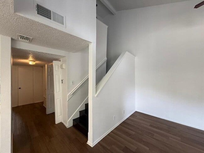 Building Photo - 2700 Mulford Cove