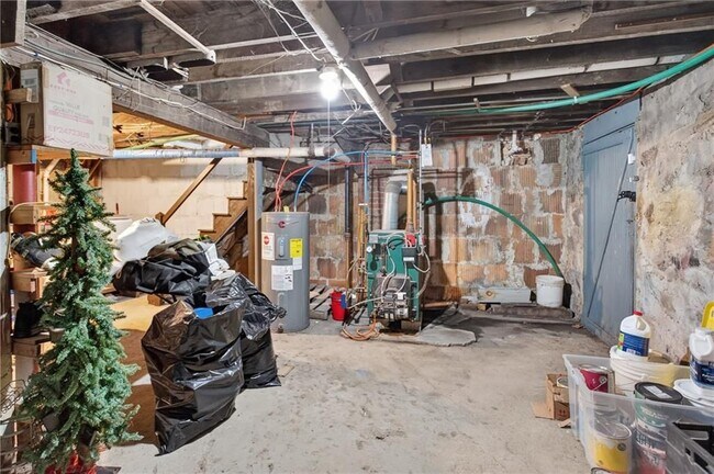 Building Photo - 476 Providence St