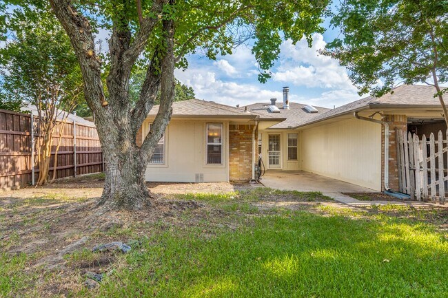 Building Photo - Gorgeous Hidden Treasure in Garland
