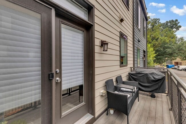 Building Photo - Modern 4-Level Townhome with Rooftop Terrace & Indoor/Outdoor Fireplace Near Old Town