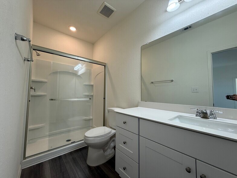 Building Photo - 195 Parkers Pond Path