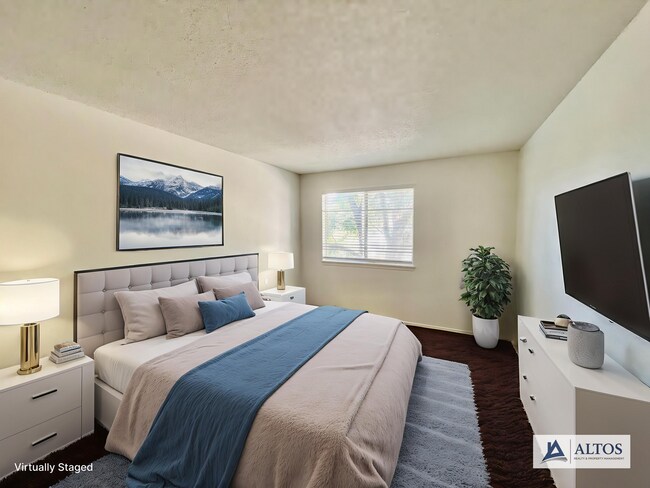 Building Photo - 2 bed 1 bath on 2nd floor in unit washer/d...