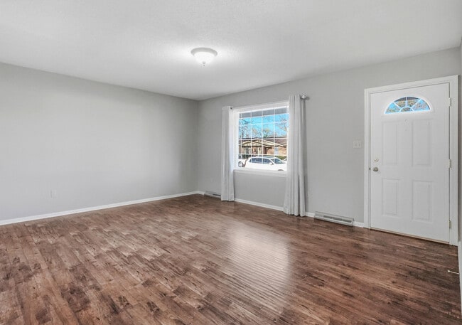 Building Photo - 2212 Rose Dr