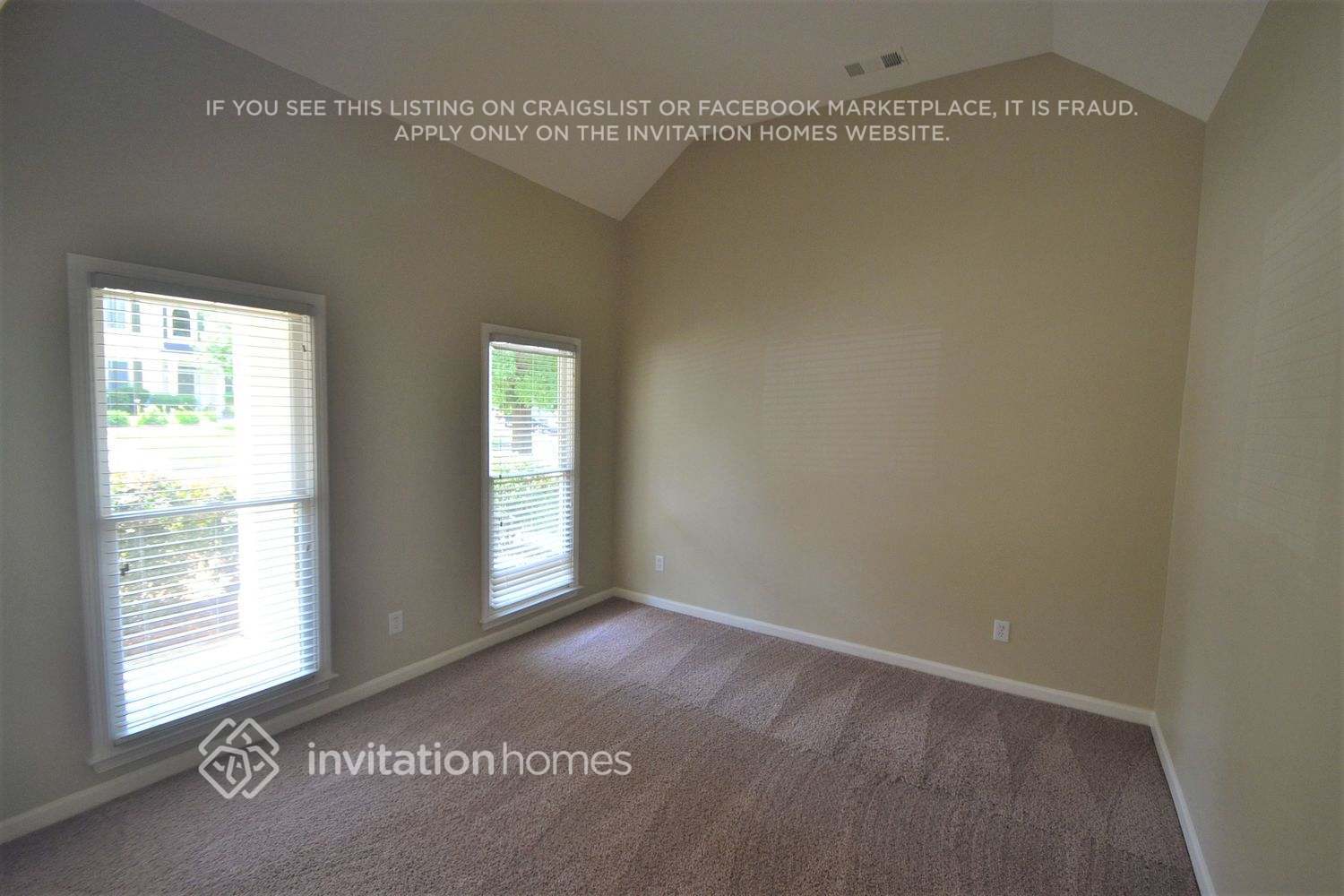 Building Photo - 9175 Waterford Ln