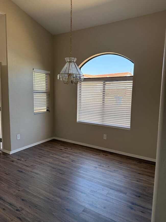 Building Photo - Oro Valley SFH in Gated Community