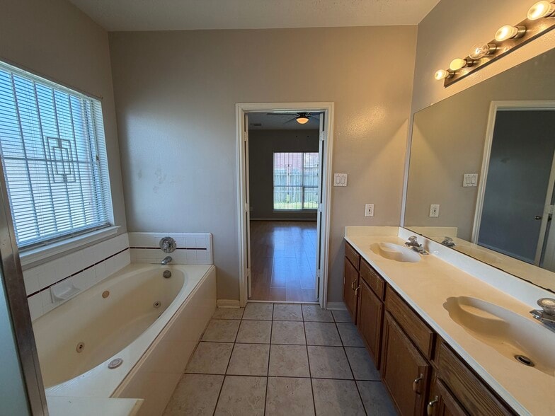 Building Photo - 13403 Agarita Ln