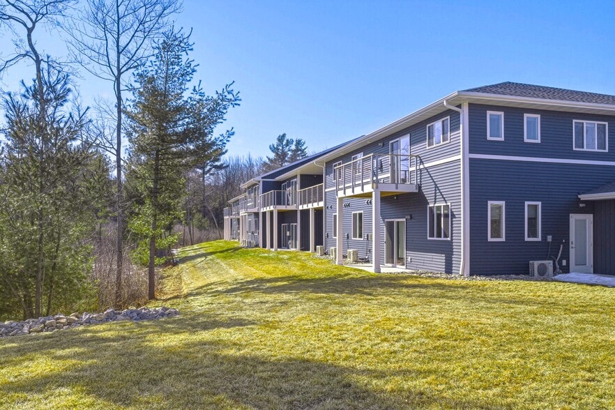 Building 2501 Exterior - The Reserve Marinette