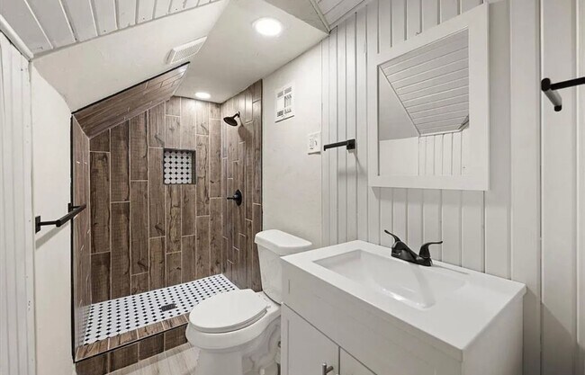Building Photo - Charming Central OKC/Venice Neighborhood h...