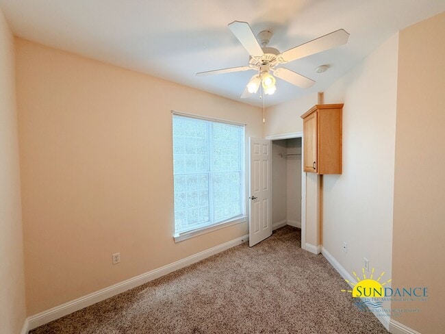 Building Photo - Natural Light Filled end unit 2-Story 3BR Niceville Home!