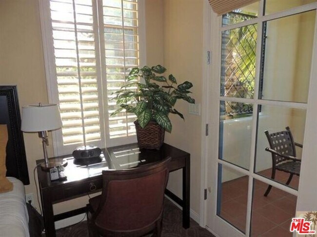 Building Photo - 48613 Classic Dr