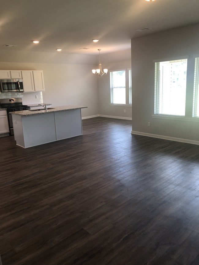 Building Photo - 16724 Highland Heights Dr