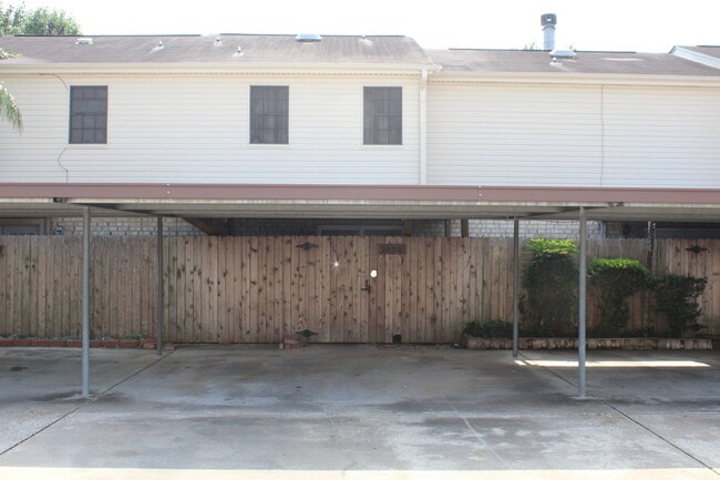 Building Photo - 9030 Glen Meadow Ln