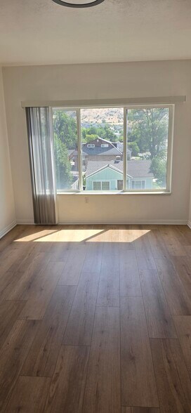 Building Photo - 765 E 560 N