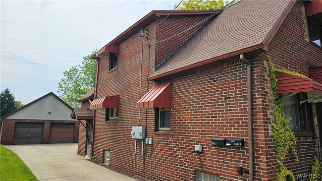 Building Photo - 237 Colton Ave