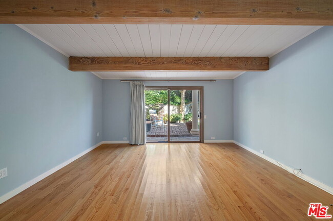 Building Photo - 1344 Bienveneda Ave