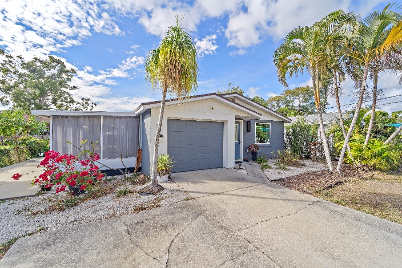 Building Photo - 4526 S Lockwood Ridge Rd