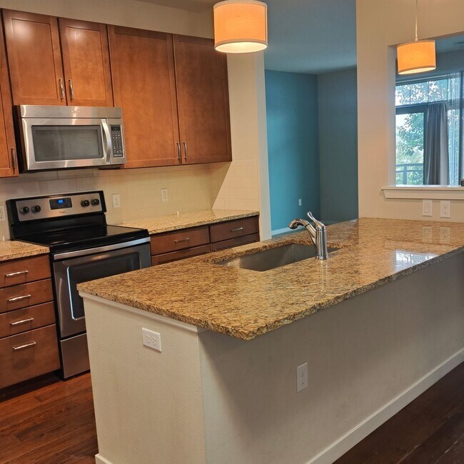 Building Photo - Spacious One Bedroom Luxury Condo at East ...