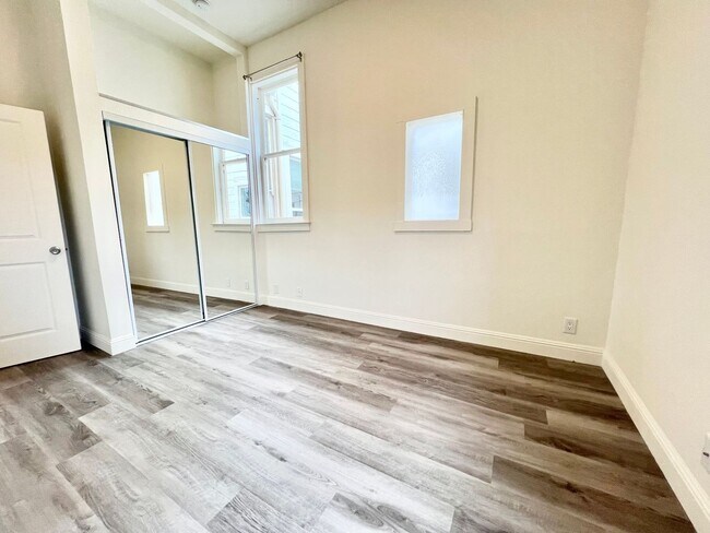 Building Photo - 963 Oak