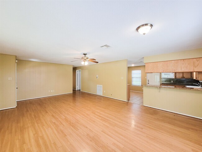 Building Photo - 111 Azalea St