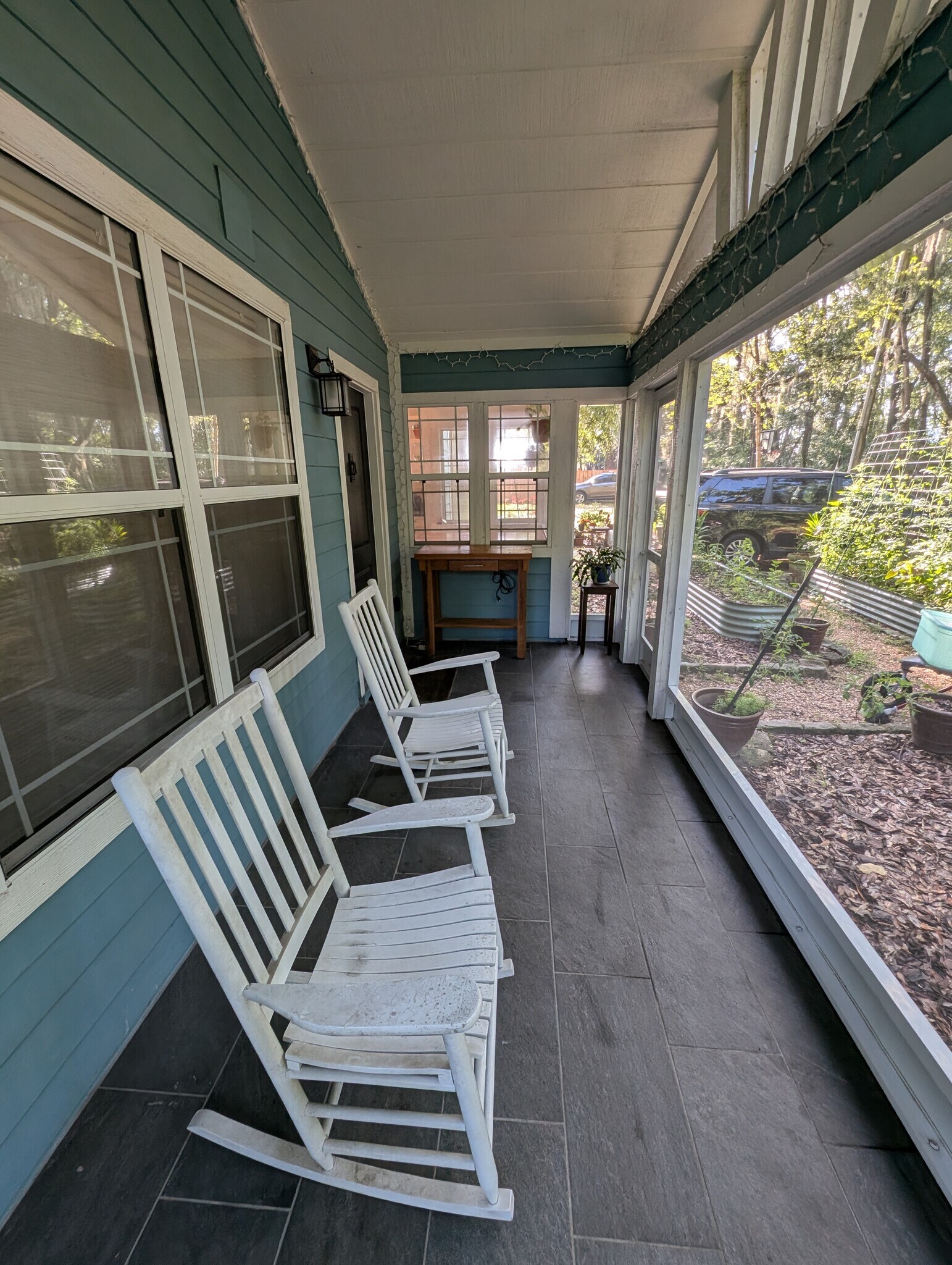 Screened in front porch - 910 NW 29th Pl