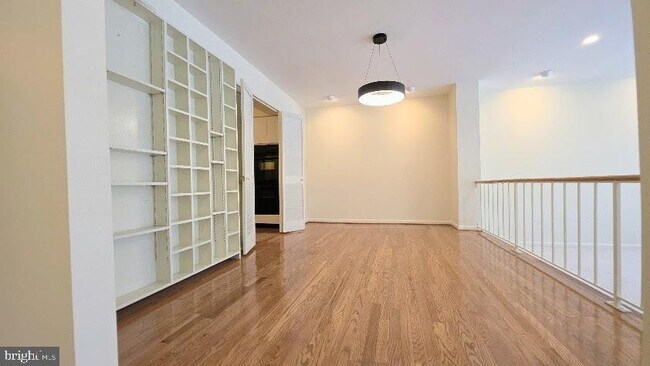 Building Photo - 4960 Sentinel Dr