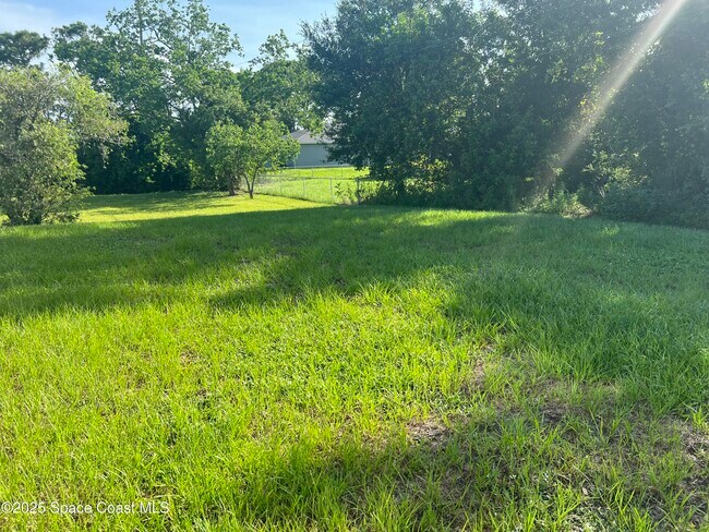 Building Photo - 571 San Filippo Dr SE