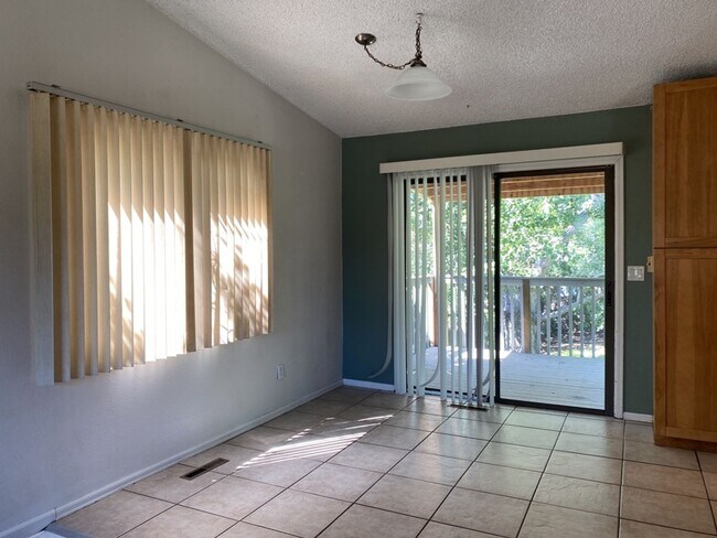 Building Photo - STUDENTS WELCOME! 4 Bed 3 Bath Home in West Ft Collins w/ Garage and Fenced Yard - Lawn Care Incl...