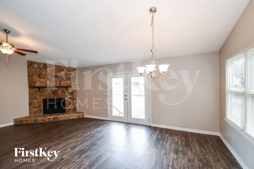 Building Photo - 1591 Twin Oak Dr W