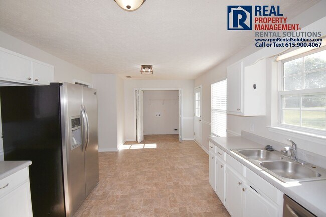 Building Photo - Wonderful 3BR/2BA North Mboro home on nearly an acre lot!