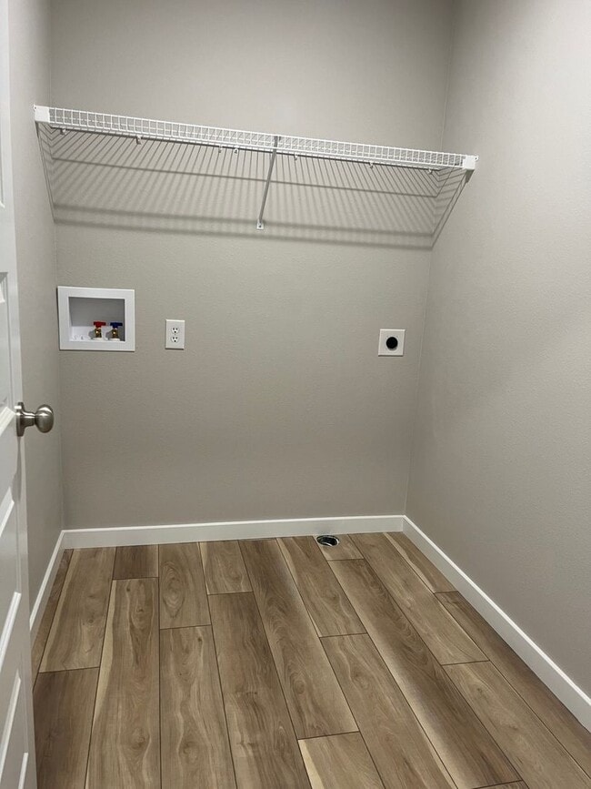 Building Photo - Where Convenience Meets Luxury.