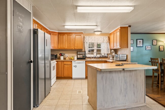 Building Photo - 18010 Ponderosa Ln