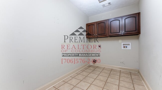 Building Photo - 9 Greyhawk Ct